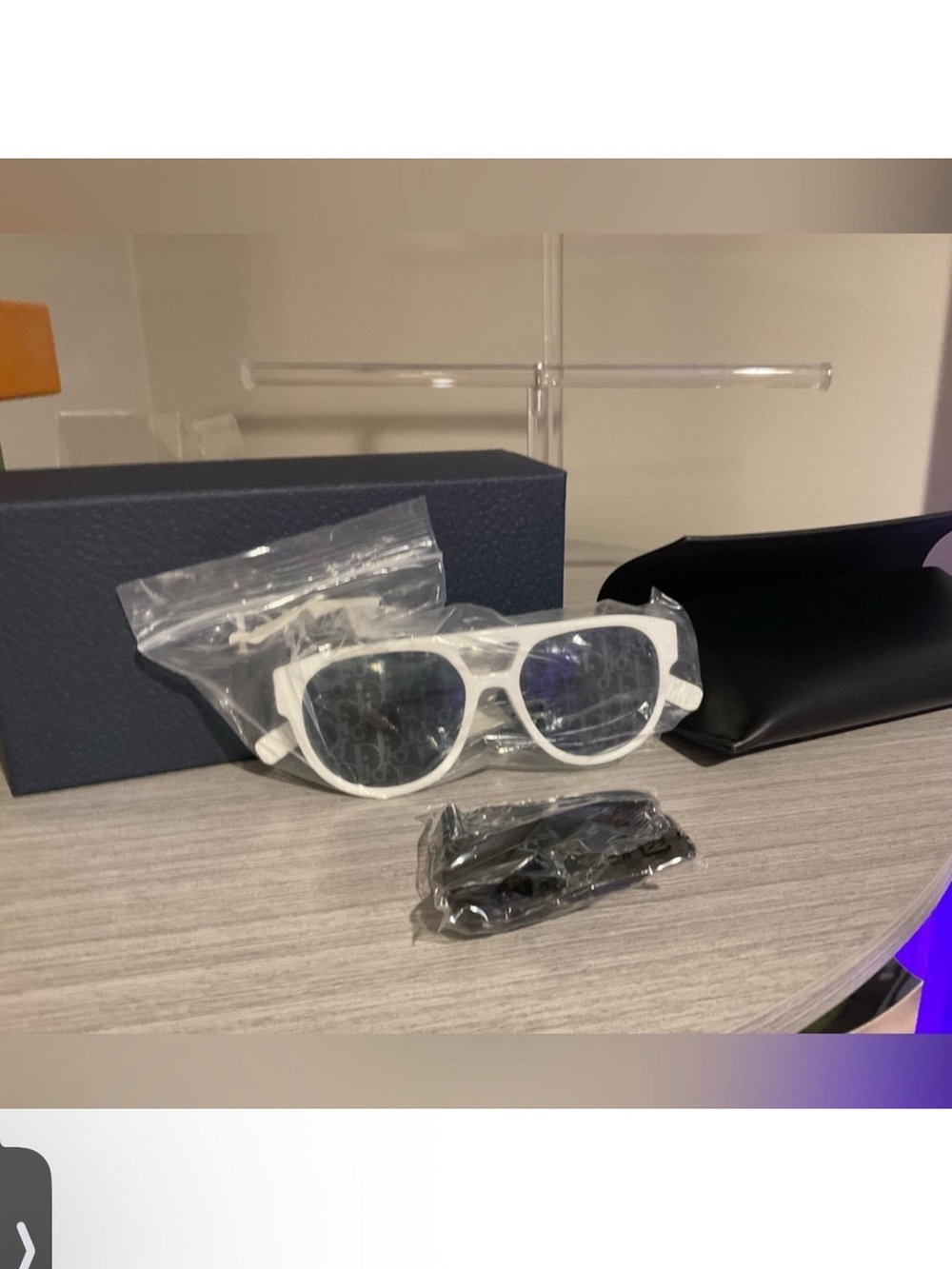 Christian Dior White Oblique Monogram Aviator Sunglasses - Full Set - Picture 2 of 8